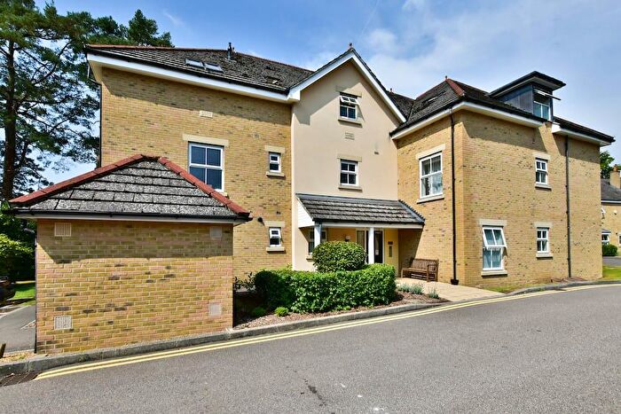 2 Bedroom Apartment For Sale In Cranwells Lane, Farnham Common, SL2