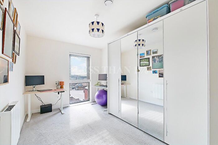 2 Bedroom Flat For Sale In High Street -, NN5