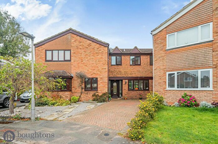 5 Bedroom Detached House For Sale In The Willows, Silverstone, NN12