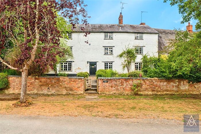 6 Bedroom Semi-Detached House For Sale In Church End, Leckhampstead, Buckingham, MK18