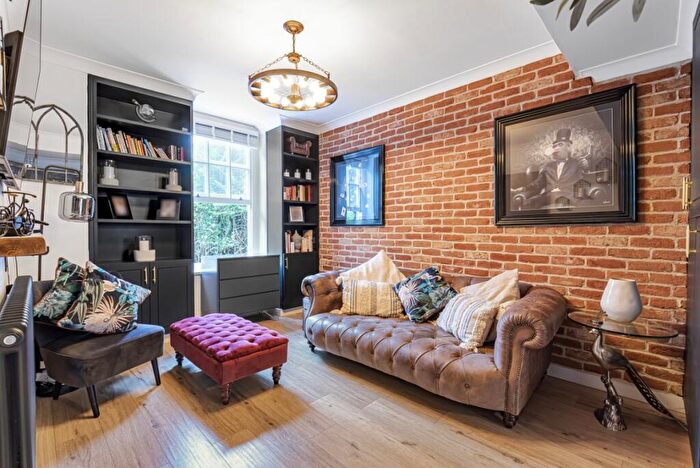 1 Bedroom Flat To Rent In Vicarage Crescent, London, SW11