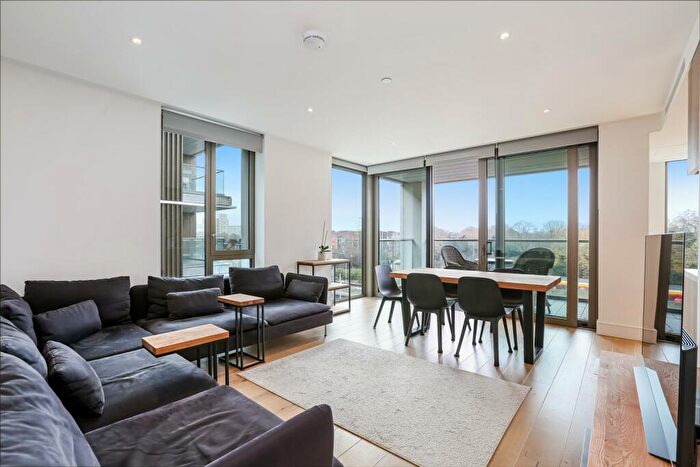 2 Bedroom Flat To Rent In Palmer Road, London, SW11