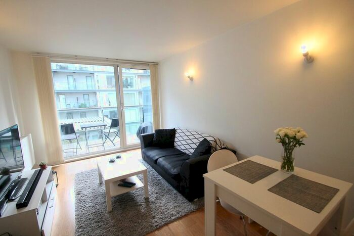 1 Bedroom Flat To Rent In Station Approach, Hayes, UB3