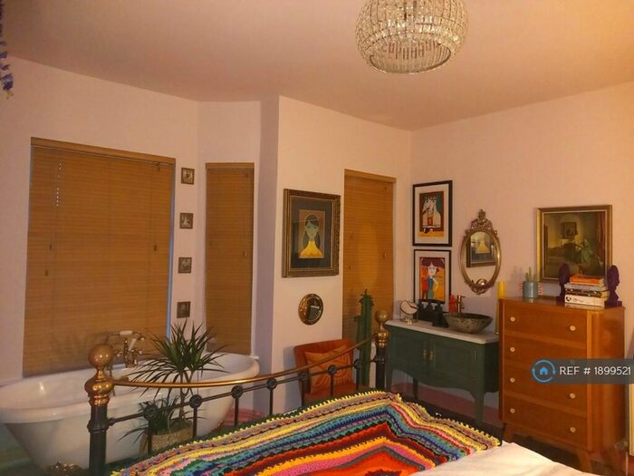 4 Bedroom Semi-Detached House To Rent In Balmoral Drive, Manchester, M34