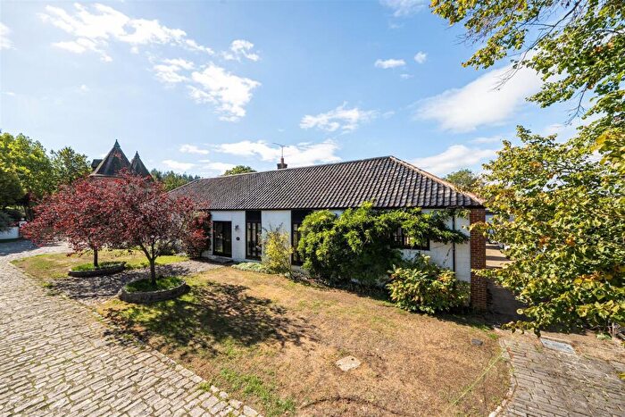 4 Bedroom Detached House For Sale In Briantspuddle, Dorchester, DT2