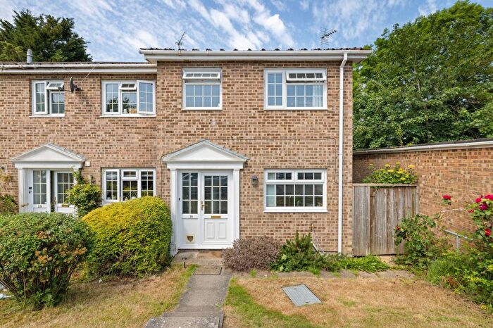 3 Bedroom End Terrace House For Sale In Findlay Drive, Guildford, GU3