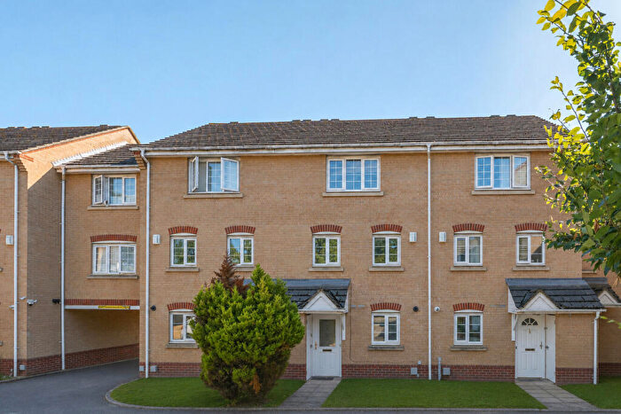 4 Bedroom House For Sale In Highbury Square, Southgate, London, N14