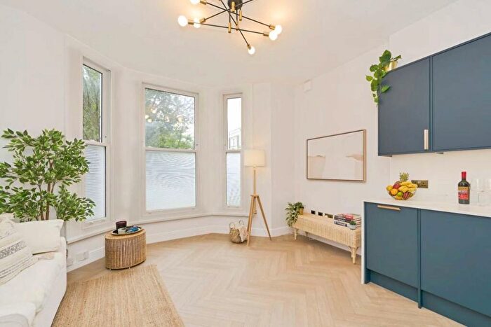 1 Bedroom Flat For Sale In St. Michaels Gardens, Golborne Road, W10