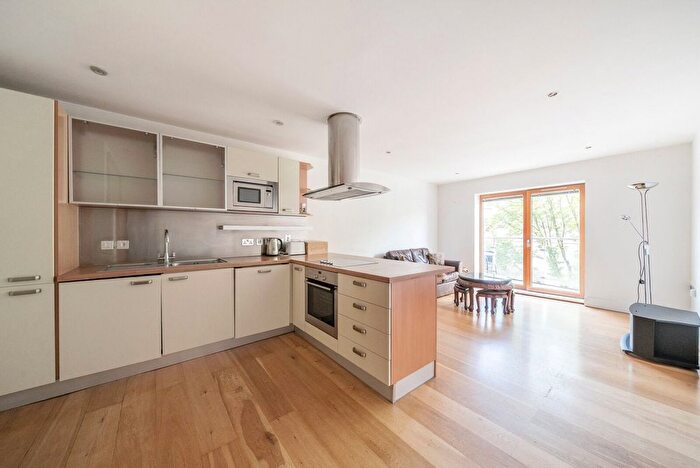 2 Bedroom Flat To Rent In Trinity Gate, Epsom Road, Guildford, GU1