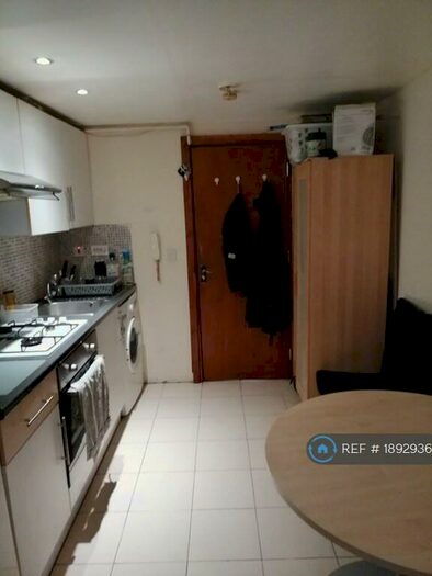 2 Bedroom Flat To Rent In Bedford Street, Cardiff, CF24