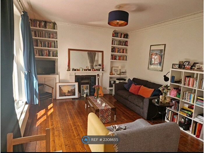 1 Bedroom Flat To Rent In Camden Road, London, N7