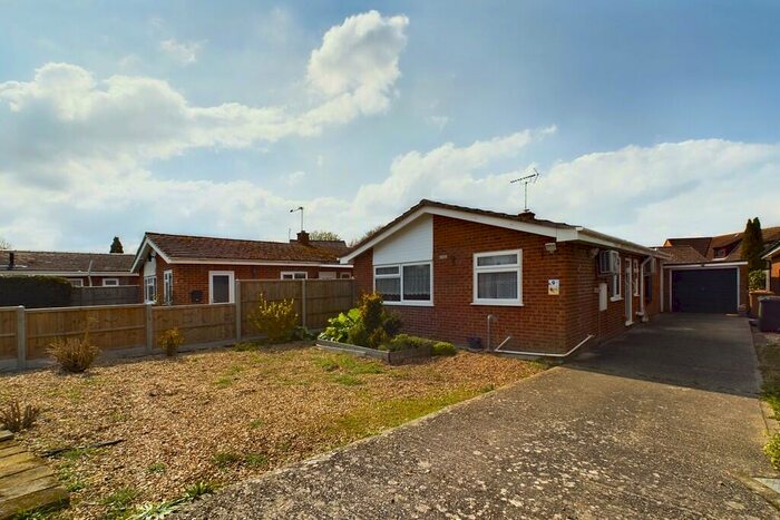 3 Bedroom Detached Bungalow For Sale In Curtis Drive, Feltwell, IP26