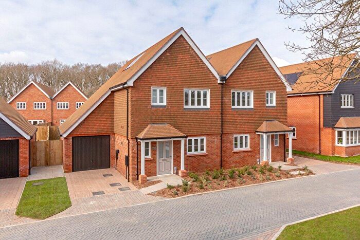 3 Bedroom Semi-Detached House For Sale In Edenwood Close, Ockham, Woking, Surrey, GU23