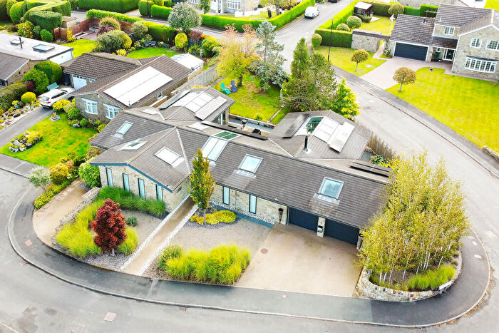4 Bedroom Detached Bungalow For Sale In Walton Park, Pannal, Harrogate, HG3