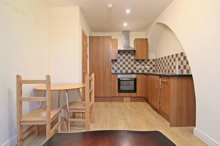 2 Bedroom Flat To Rent In Stow Hill, Newport, Gwent, NP20