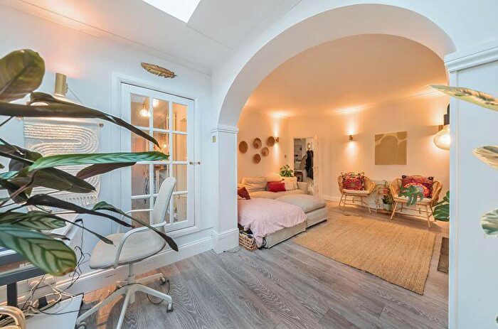 2 Bedroom Detached Bungalow For Sale In Valley Road, Kenley, CR8