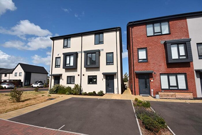 4 Bedroom Semi-Detached House For Sale In Ffordd Darwin, Barry, CF63