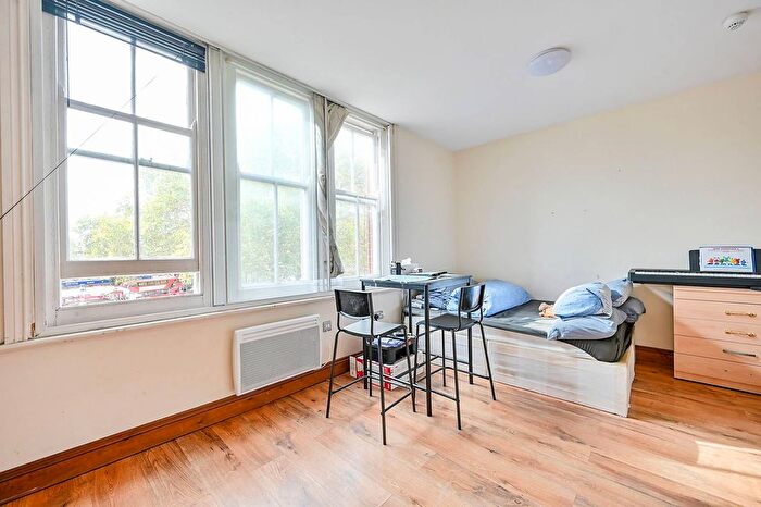 Studio To Rent In Uxbridge Road, Shepherd's Bush, London, W12
