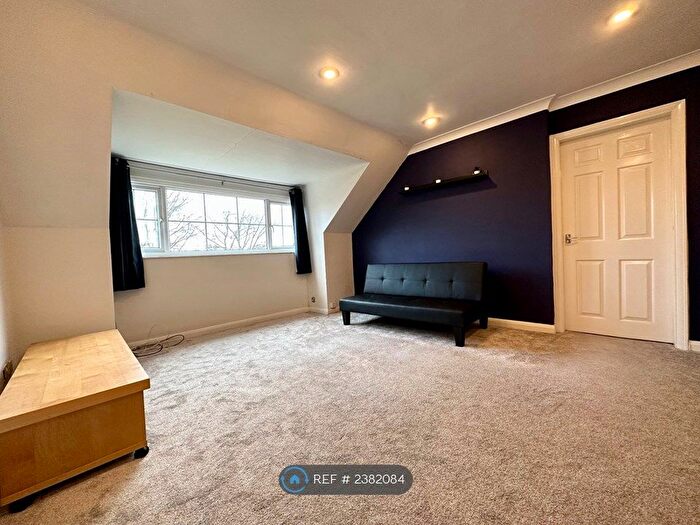 2 Bedroom Flat To Rent In Alwoodley, Leeds, LS17