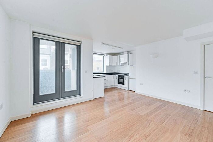 2 Bedroom Flat To Rent In Tanners Hill, New Cross, London, SE8