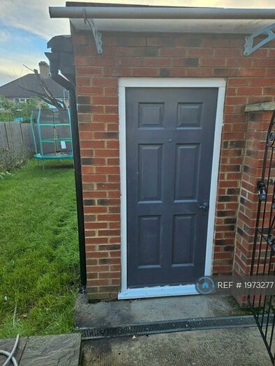 Studio To Rent In Lynton Avenue, London, NW9