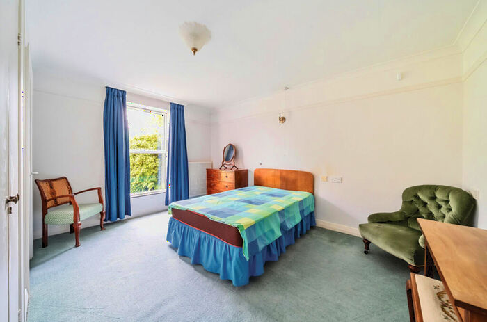 2 Bedroom Bungalow For Sale In Headbourne Worthy House, Bedfield Lane, Headbourne Worthy, Winchester, SO23