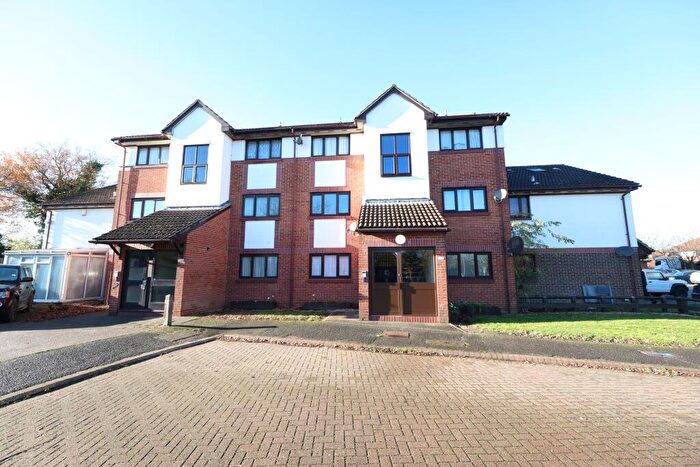 1 Bedroom Flat To Rent In Banner Close, Purfleet On Thame, RM19