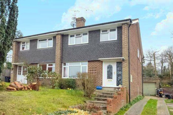 3 Bedroom House To Rent In Knaphill, GU21