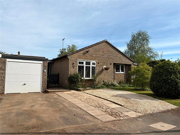 2 Bedroom Bungalow For Sale In Butlers Close, Aston Le Walls, Northamptonshire, NN11