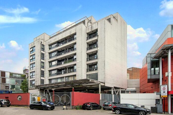 2 Bedroom Flat To Rent In Salway Place, London, E15