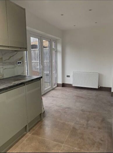 3 Bedroom Semi Detached House To Rent In Langley Road, Slough, Berkshire, SL3