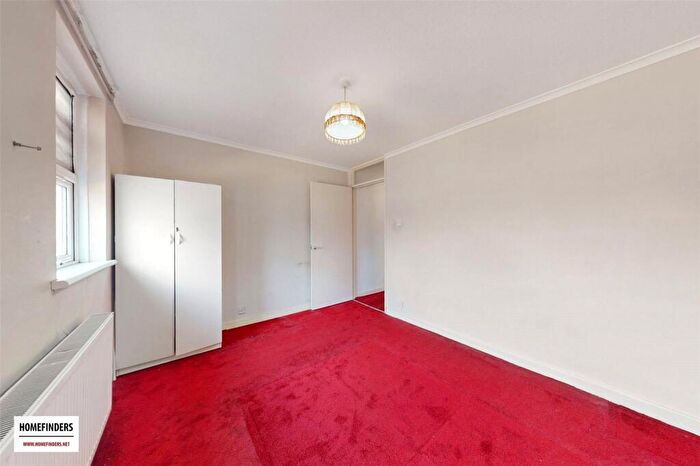 3 Bedroom Terraced House For Sale In Caldecott Way, Hackney, E5 - Photo 4