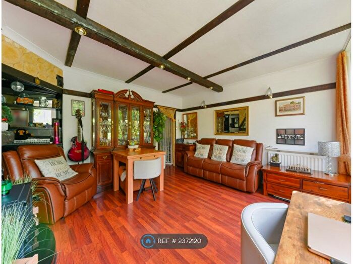 3 Bedroom Maisonette To Rent In Sherfield Gardens, London, SW15