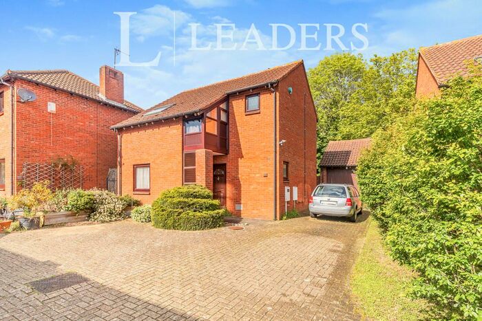 3 Bedroom Detached House To Rent In Pyxe Court, Walton Park, MK7