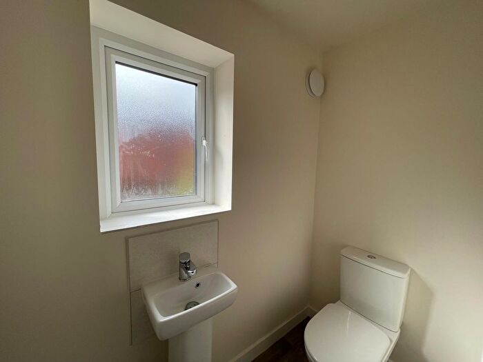 3 Bedroom Property To Rent In Oakwood Drive, Nottingham, NG2