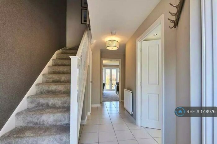 3 Bedroom Semi-Detached House To Rent In Vesta Close, Exeter, EX1