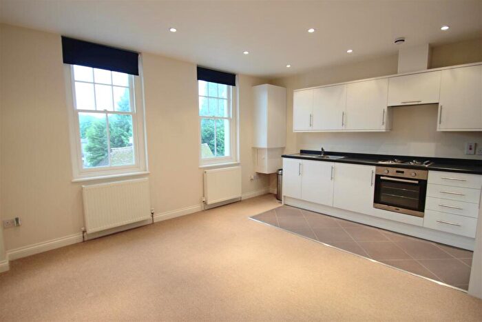 1 Bedroom Flat To Rent In Castle Walk, Reigate, Surrey, RH2