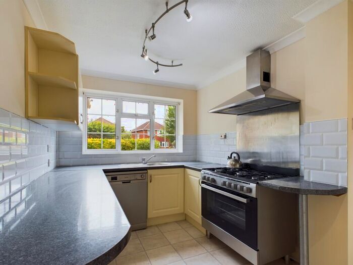 4 Bedroom Flat To Rent In Cumberland Avenue, Brighton Hill, Basingstoke, RG22