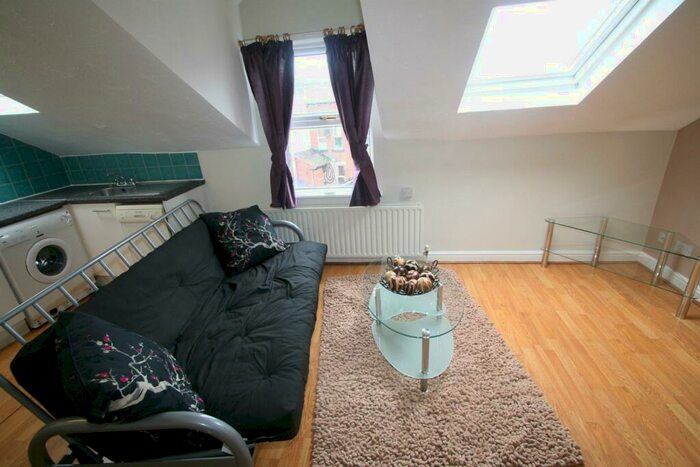 1 Bedroom Flat To Rent In Moor View, Leeds, LS6