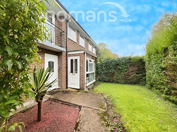 2 Bedroom Apartment To Rent In Borodin Close, RG22