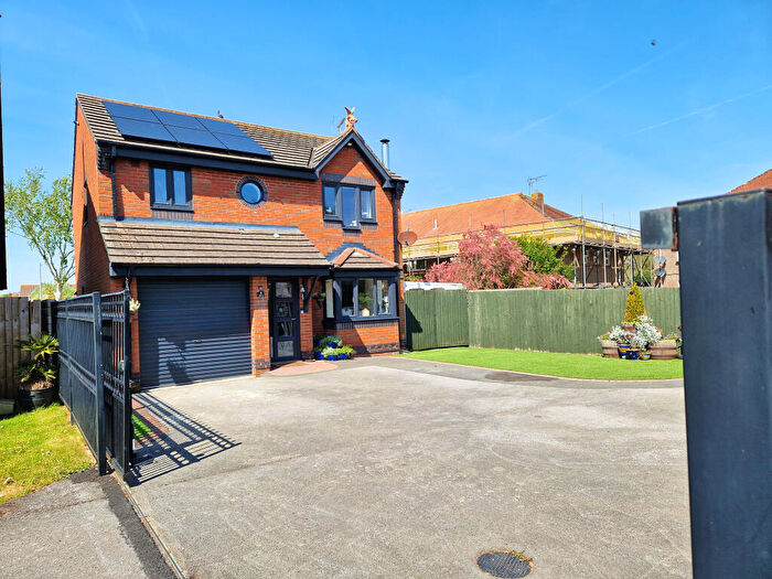 4 Bedroom Detached House For Sale In Parc Y Berllan, Porthcawl, CF36