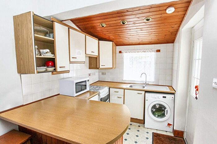 2 Bedroom Cottage For Sale In Goschen Place, Broxburn, EH52