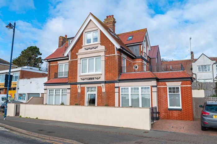 2 Bedroom Flat For Sale In Alexandra House, Undercliff Road West, Felixstowe, IP11