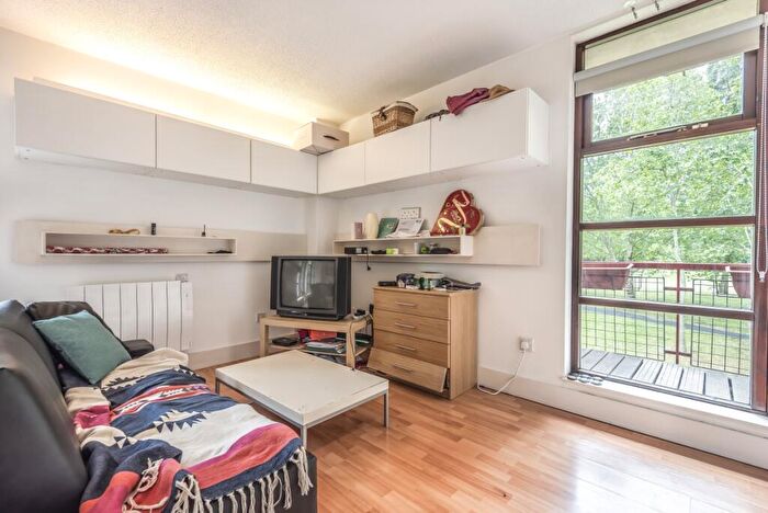 1 Bedroom Flat To Rent In Mayflower Street, Surrey Quays, London, SE16