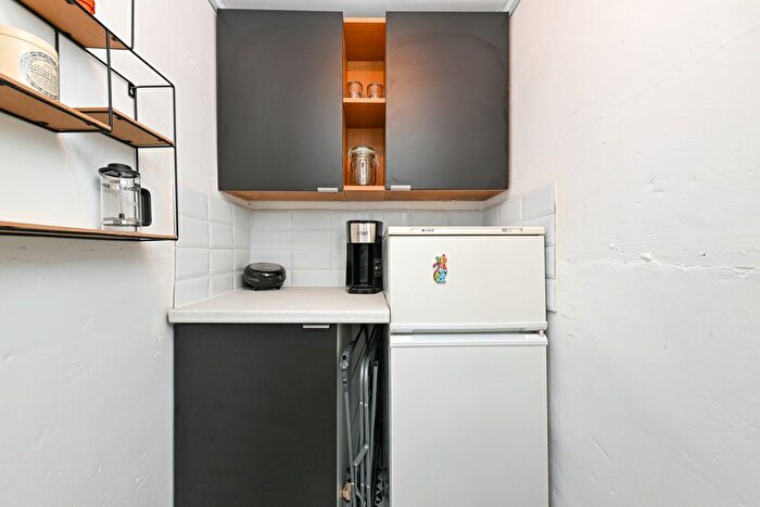 2 Bedroom Flat For Sale In Elm Row, Edinburgh, EH7