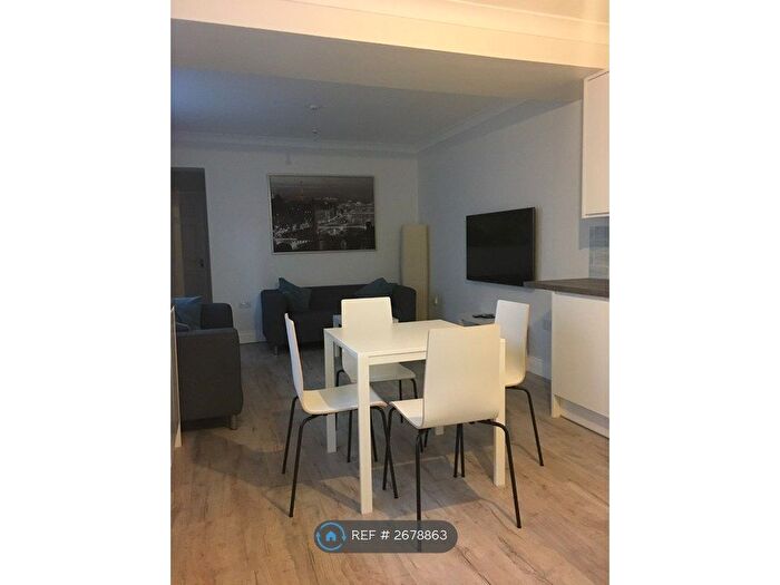 5 Bedroom Semi Detached House To Rent In Broadlands Road, Southampton, SO17