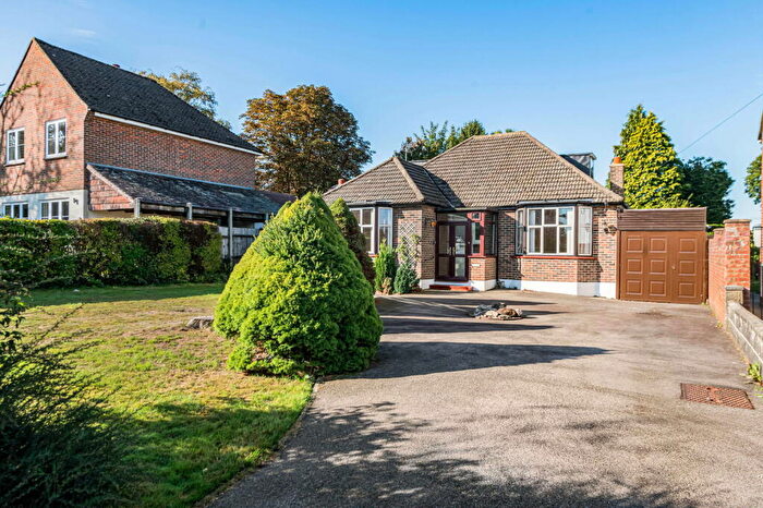 3 Bedroom Detached House For Sale In Park Avenue, Caterham, CR3