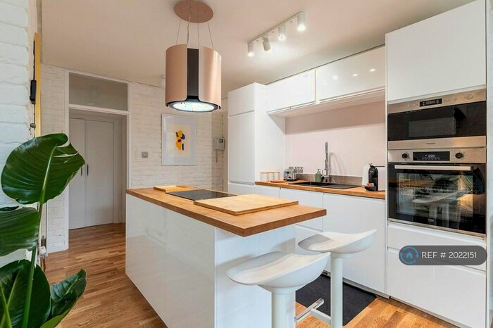 Studio To Rent In Lonsdale Place, London, N1