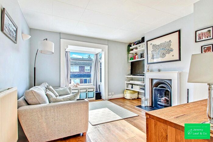 2 Bedroom Flat For Sale In Church Lane, London, N2