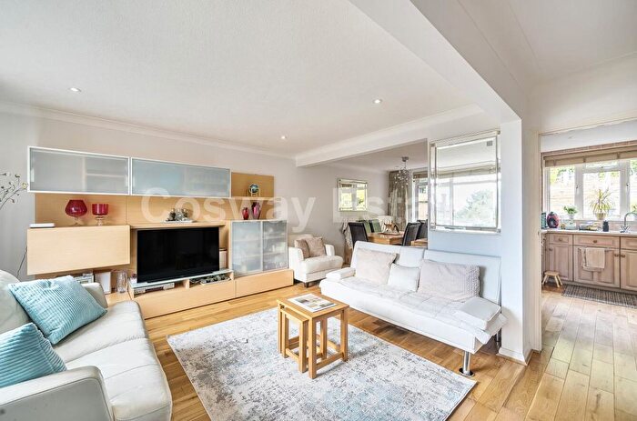 4 Bedroom Semi Detached House To Rent In The Reddings, Mill Hill, NW7